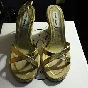 Brand New Steve Madden Strap up the leg sandals